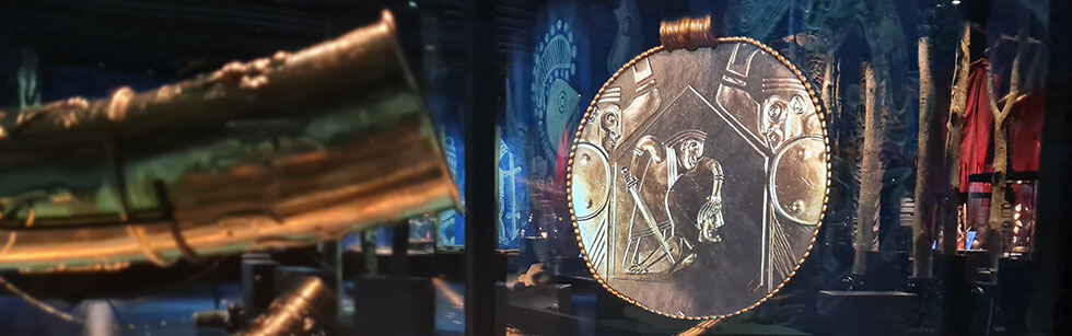 Projection mapping og animation i museums installation ‘Ud af Kaos’ på Moesgaard Museum.